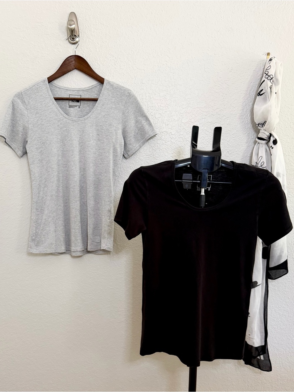 The North Face Women’s XS T-Shirt Set Black Gray 2 Pack